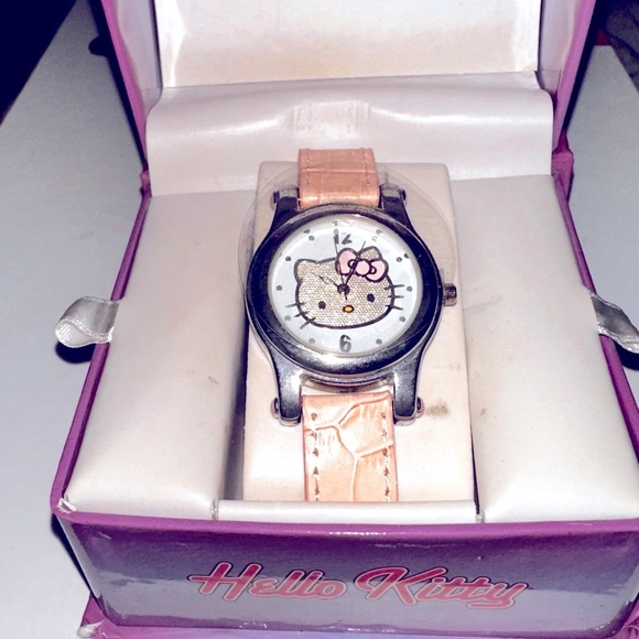 HELLO KITTY WATCH IN KEEPSAKE BOX AUTHENTIC NEW!🎀 PAVED KITTY FACE - Picture 2 of 4